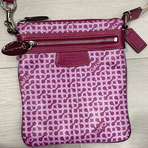 Coach Pink/Purple Gramercy Op Art Swing-Pack Bag - Picture 3 of 12